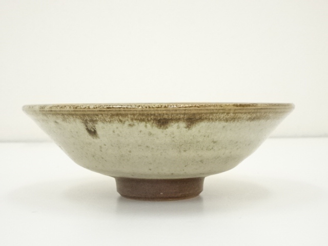 Y784-2 茶道具 宇野徹造 灰被釉 平茶碗 共箱   TT Y784-2 茶道具 宇野徹造 灰被釉 平茶碗 共箱 TT Y784-2